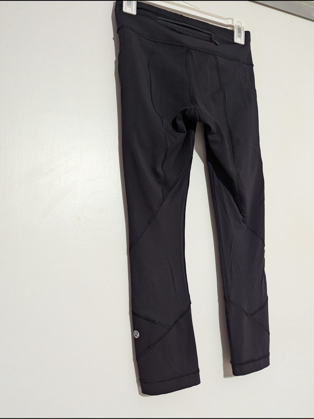 Lululemon Black Cropped Performance Leggings